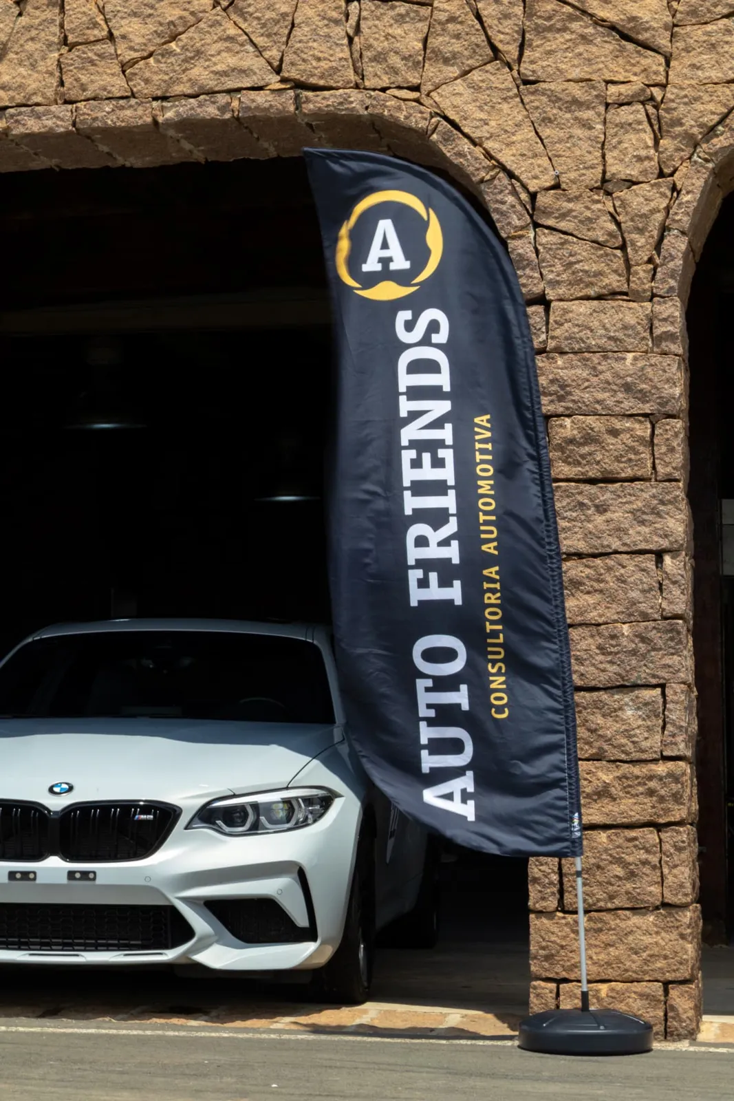 Bandeira Auto Friends e BMW M2 Competition nos boxes