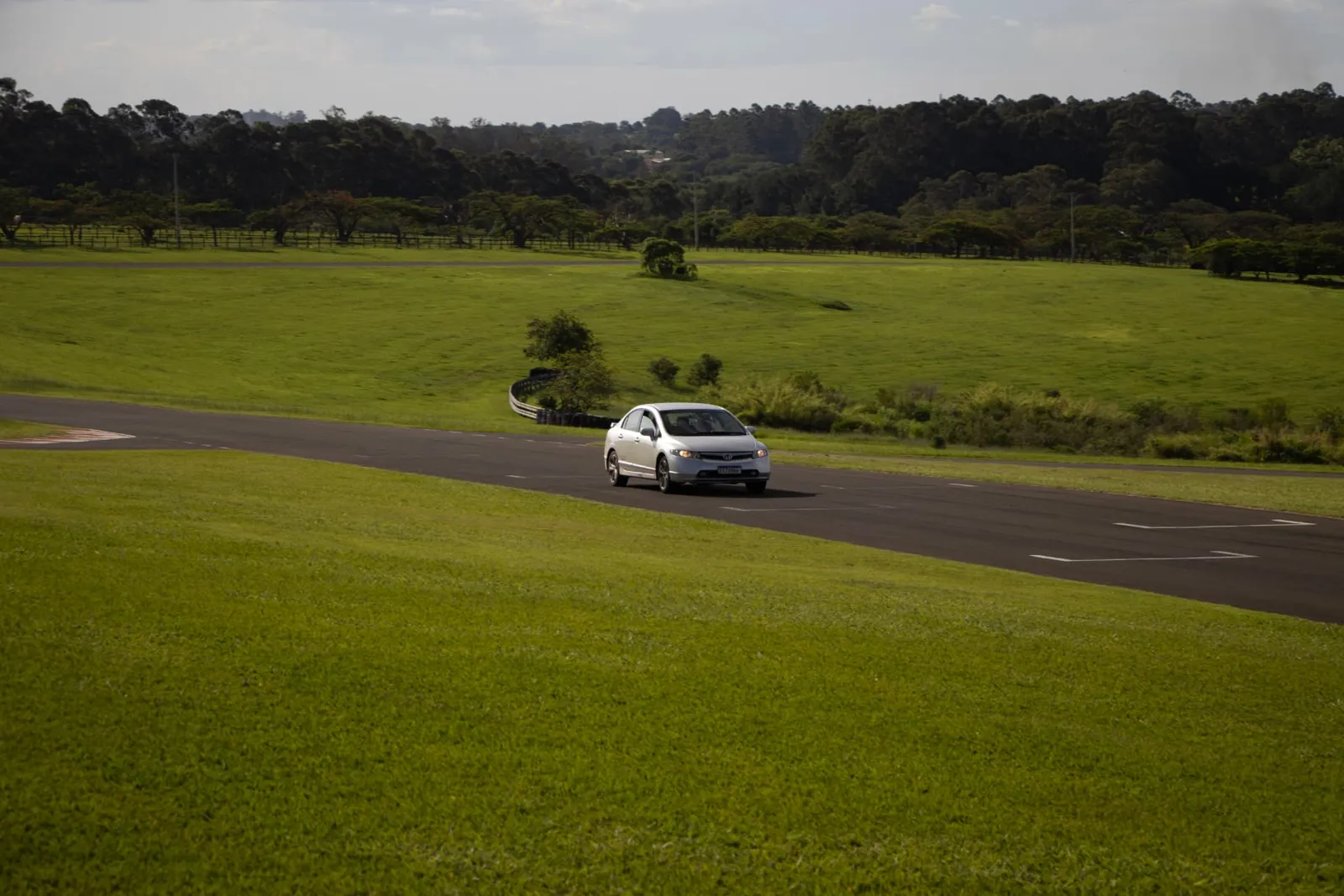 Honda Civic Si na reta do autódromo