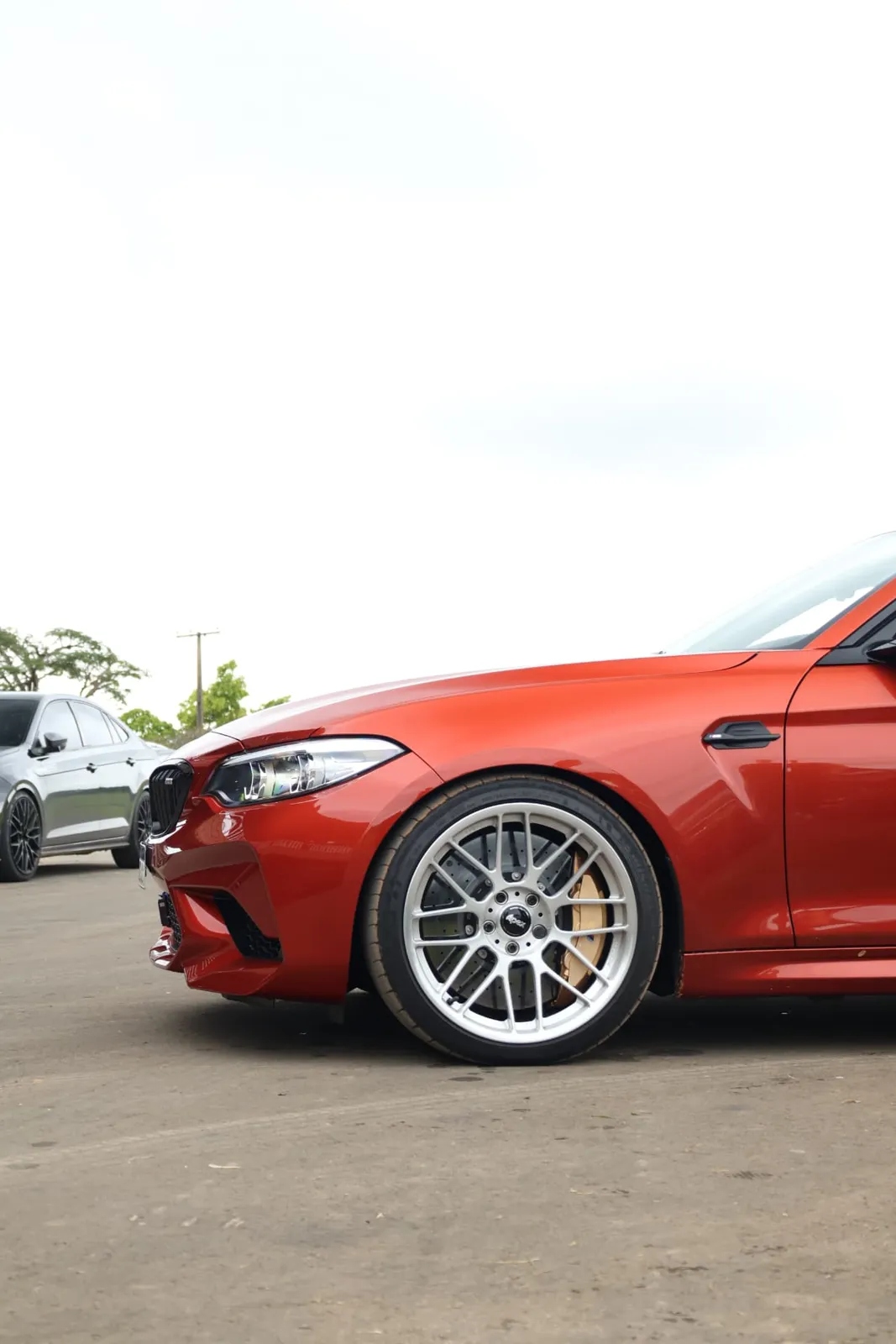 Frente do BMW M2 Competition laranja