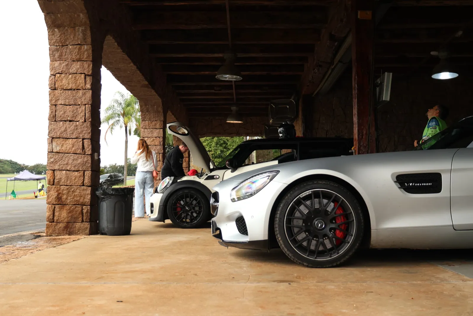 Mercedes-AMG GT e Mini nos boxes