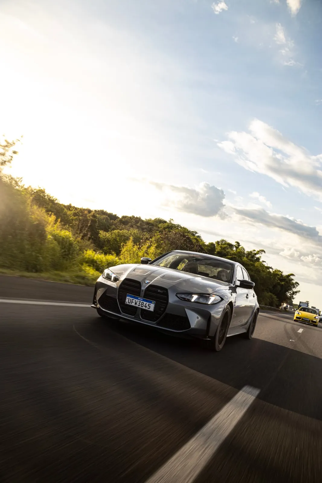 BMW M3 em movimento na estrada